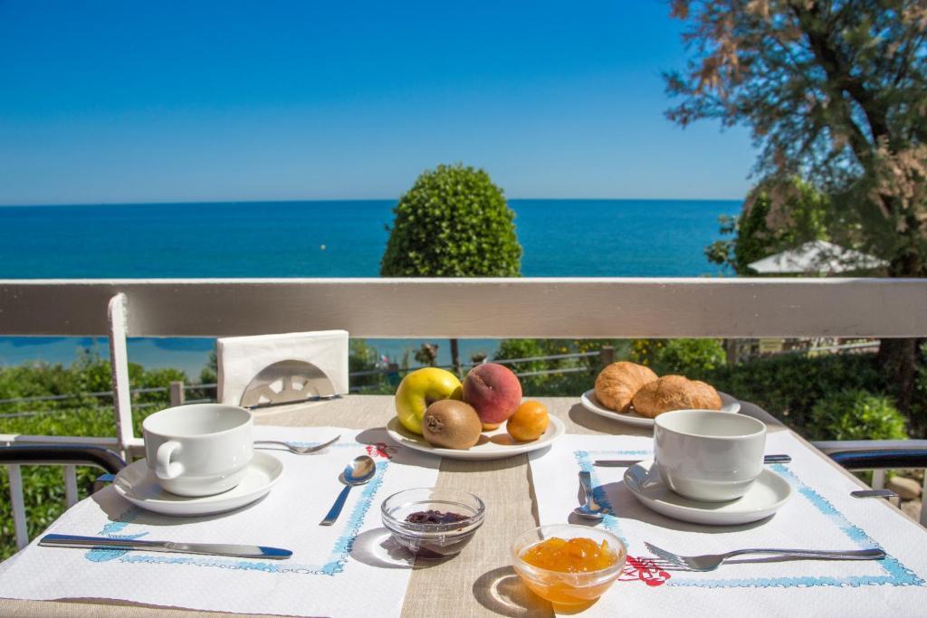 Hotel Adler Gabicce Mare Exterior photo