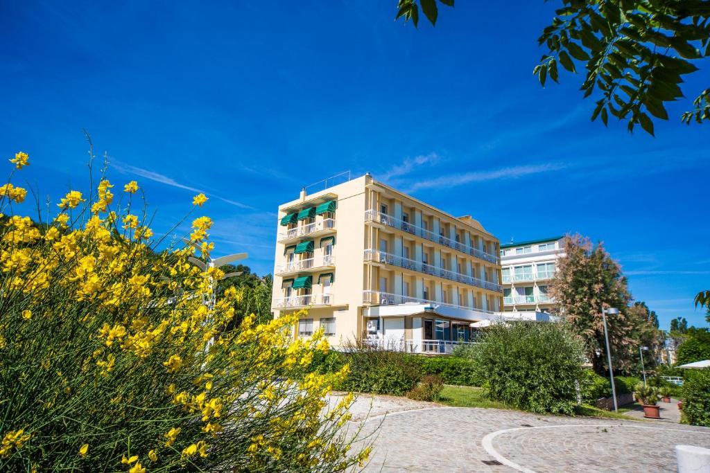 Hotel Adler Gabicce Mare Exterior photo