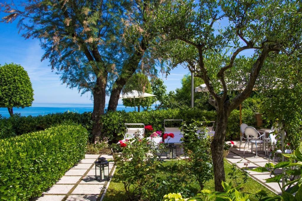 Hotel Adler Gabicce Mare Exterior photo