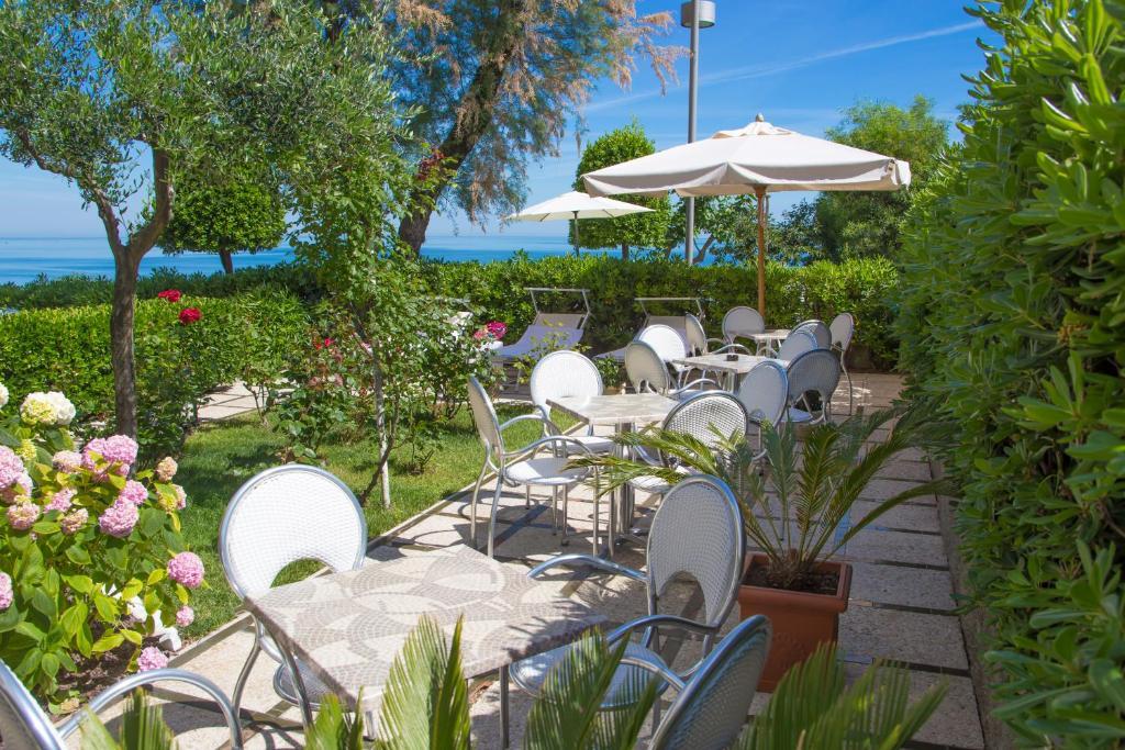 Hotel Adler Gabicce Mare Exterior photo