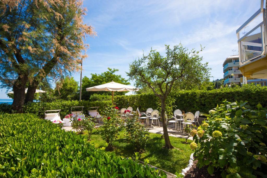 Hotel Adler Gabicce Mare Exterior photo